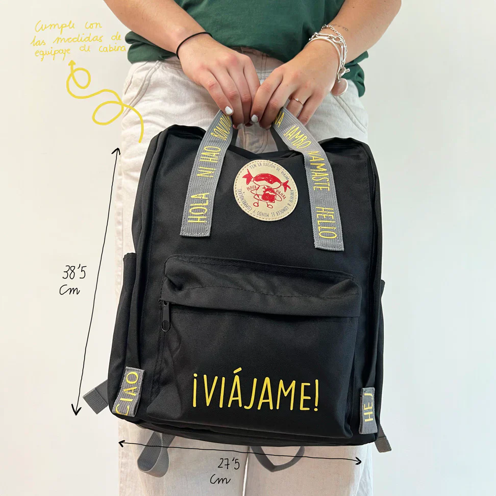 Mochila Para Viajeros Saludos del Mundo Color Negro ¡Viájame! Inglés - Pepita Viajera - Imagen 5