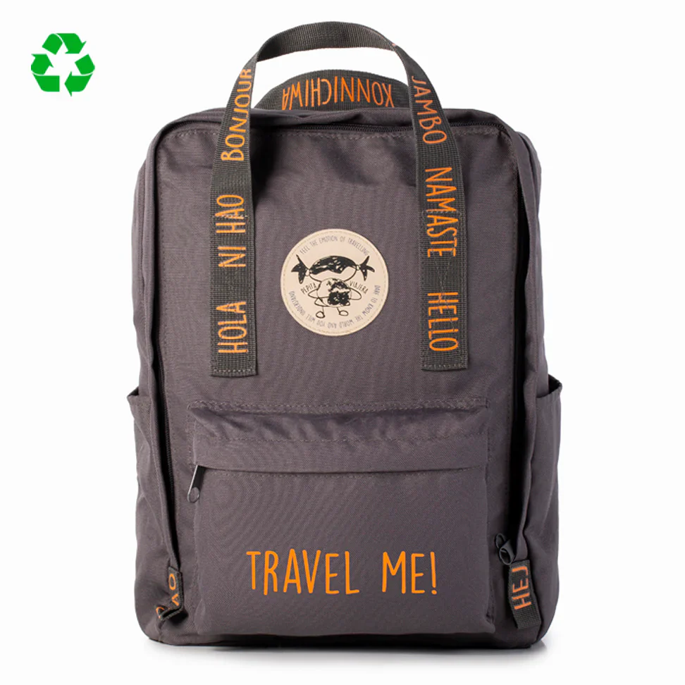 Mochila Para Viajeros Saludos del Mundo Color Gris Inglés - Pepita Viajera